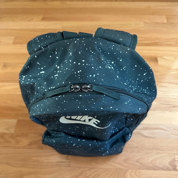 Nike Speckle Paint Splatter Green White Backpack - Picture 2 of 15